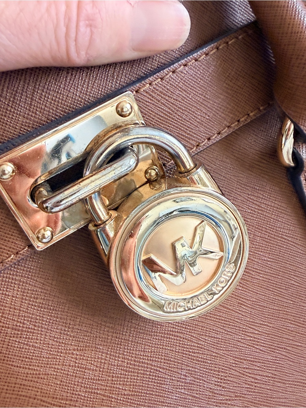Michael Kors East West Hamilton Saffiano Leather bag - Picture 4 of 12